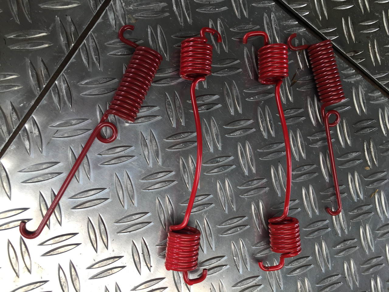 Neuwertige MAN L 2000 Zugfeder, Hinterachse Bremse , Artikel - Nr. : 81.97610 - 0224 - Подвеска для Грузовиков: фото 2 Neuwertige MAN L 2000 Zugfeder, Hinterachse Bremse , Artikel - Nr. : 81.97610 - 0224 - Подвеска для Грузовиков: фото 2