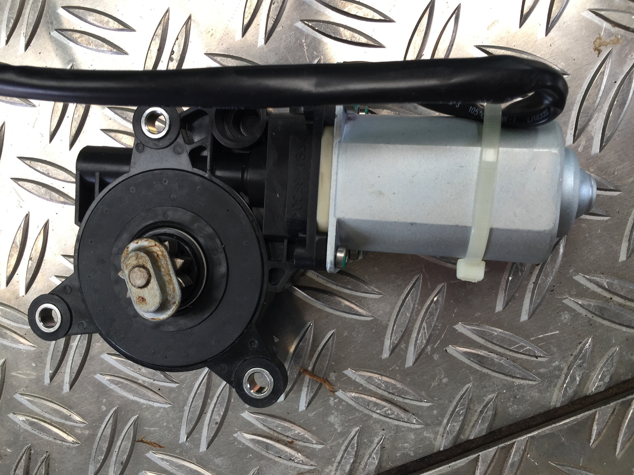 Neuwertiger MAN TGA Elektrischer Fensterheber Motor, Artikel - Nr. : 81.28601 - 6143 - Стеклоподъёмник для Грузовиков: фото 4 Neuwertiger MAN TGA Elektrischer Fensterheber Motor, Artikel - Nr. : 81.28601 - 6143 - Стеклоподъёмник для Грузовиков: фото 4