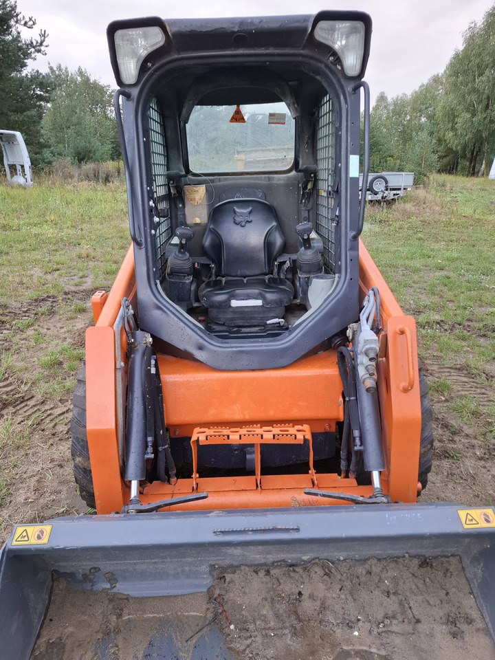 BOBCAT S450 - Мини-погрузчик с бортовым поворотом: фото 3 BOBCAT S450 - Мини-погрузчик с бортовым поворотом: фото 3