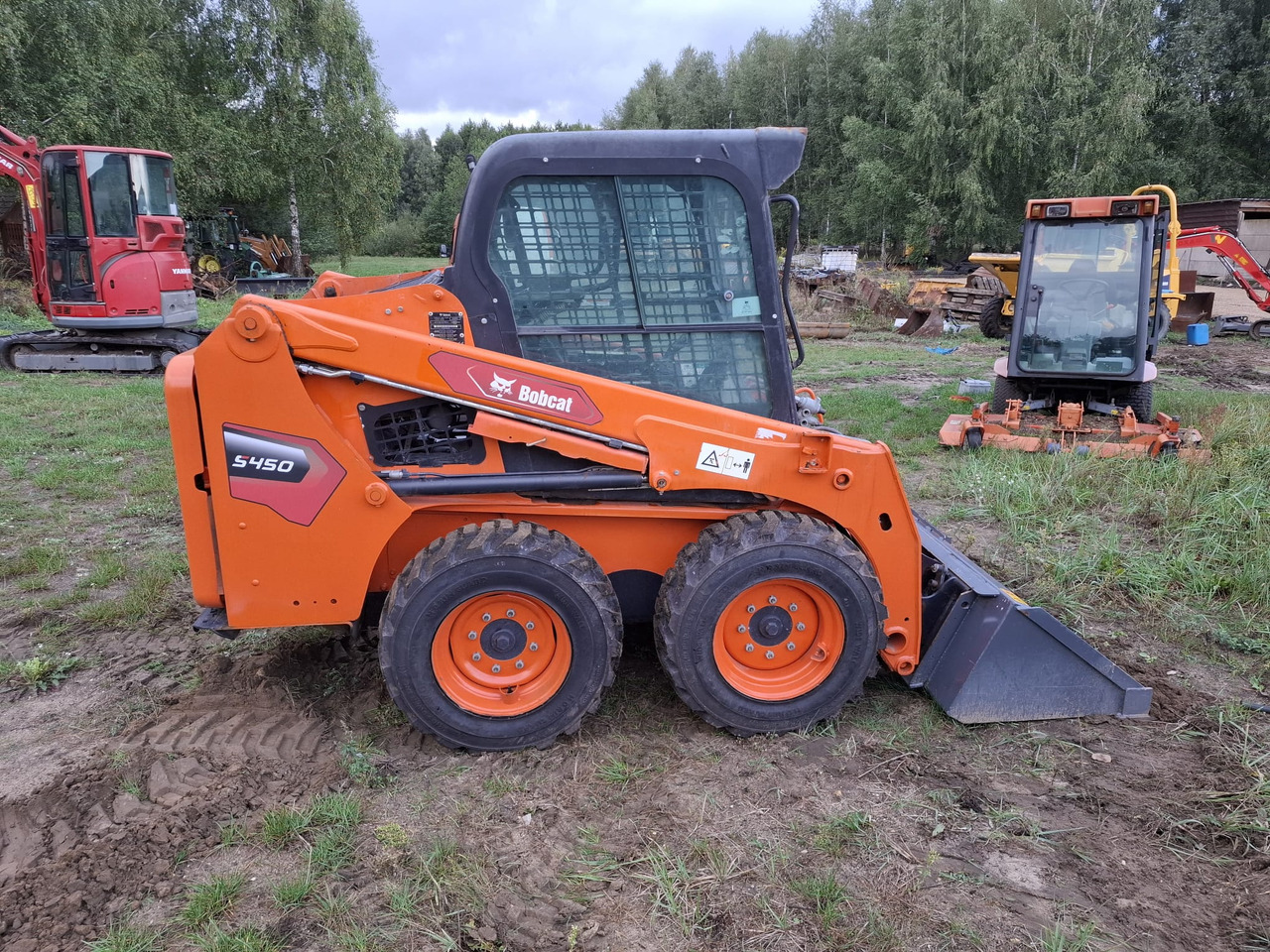 BOBCAT S450 - Мини-погрузчик с бортовым поворотом: фото 1 BOBCAT S450 - Мини-погрузчик с бортовым поворотом: фото 1