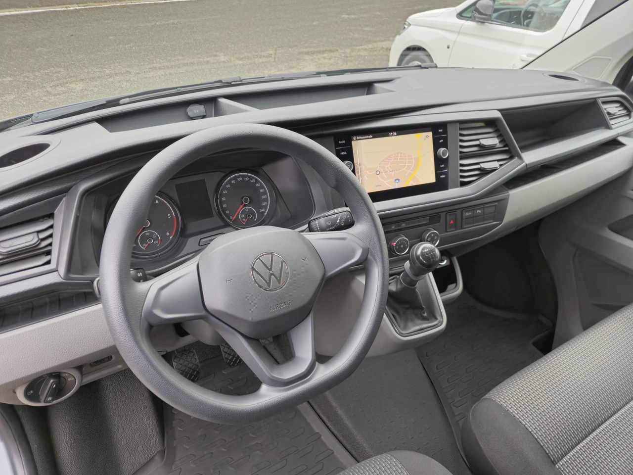 Пассажирский фургон VOLKSWAGEN T6.1 Transporter Kombi LR/Navi/AppCon./6-Sitzer: фото 11 Пассажирский фургон VOLKSWAGEN T6.1 Transporter Kombi LR/Navi/AppCon./6-Sitzer: фото 11