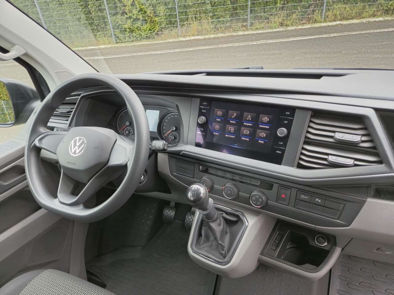 Пассажирский фургон VOLKSWAGEN T6.1 Transporter Kombi LR/Navi/AppCon./6-Sitzer: фото 15 Пассажирский фургон VOLKSWAGEN T6.1 Transporter Kombi LR/Navi/AppCon./6-Sitzer: фото 15