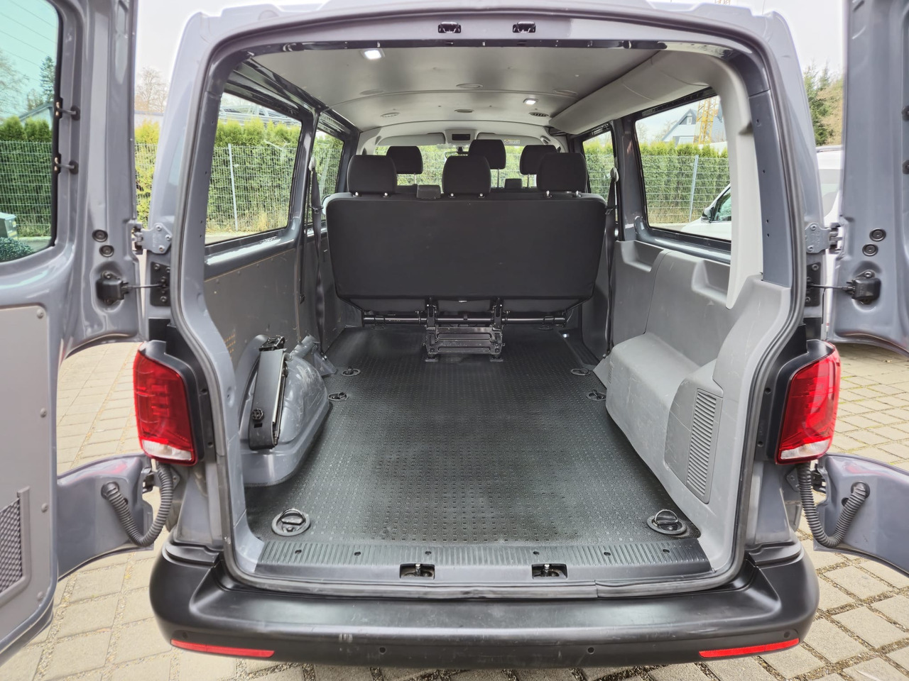 Пассажирский фургон VOLKSWAGEN T6.1 Transporter Kombi LR/Navi/AppCon./6-Sitzer: фото 7 Пассажирский фургон VOLKSWAGEN T6.1 Transporter Kombi LR/Navi/AppCon./6-Sitzer: фото 7