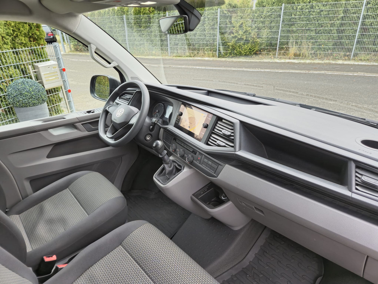 Пассажирский фургон VOLKSWAGEN T6.1 Transporter Kombi LR/Navi/AppCon./6-Sitzer: фото 16 Пассажирский фургон VOLKSWAGEN T6.1 Transporter Kombi LR/Navi/AppCon./6-Sitzer: фото 16