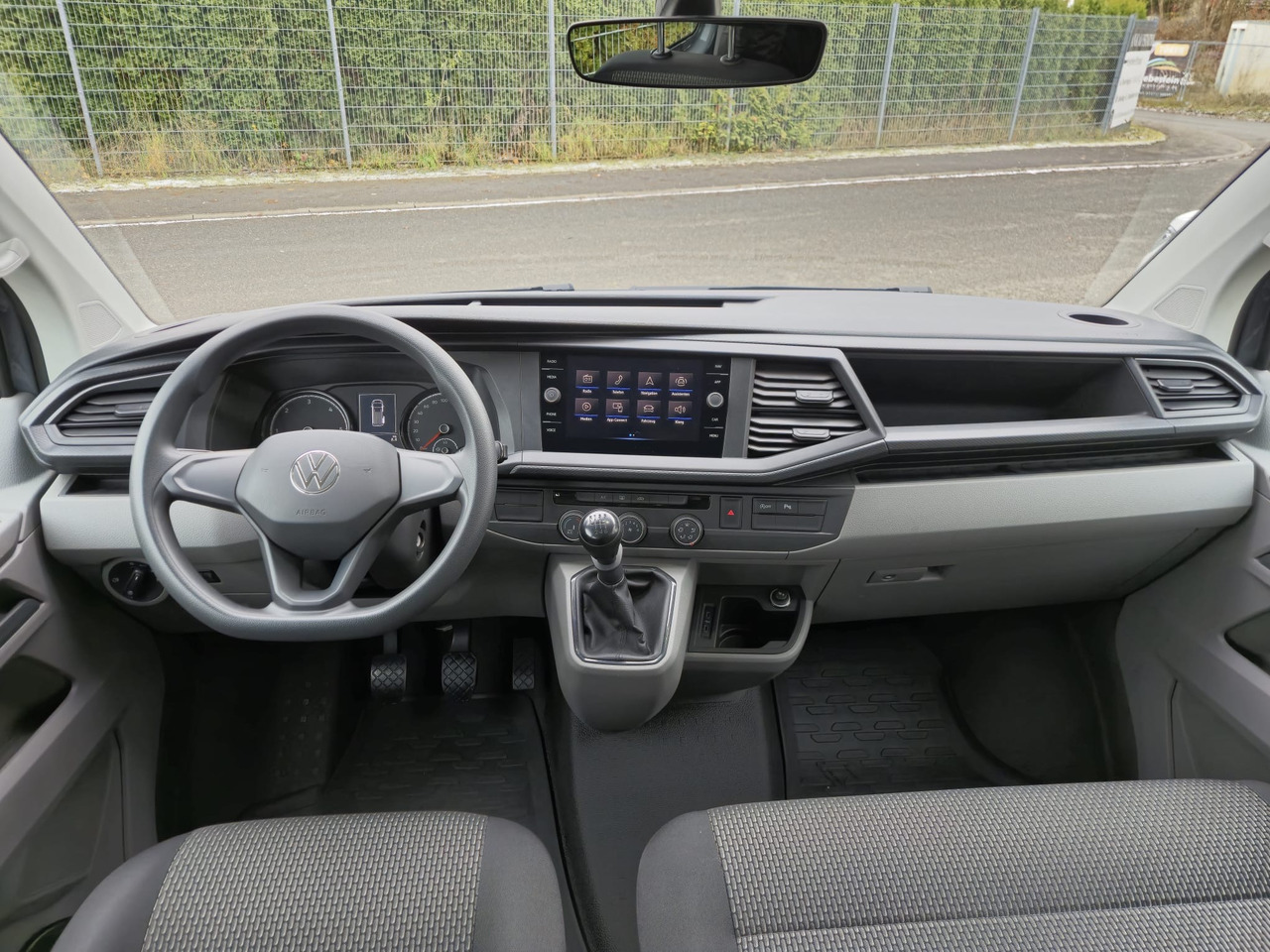 Пассажирский фургон VOLKSWAGEN T6.1 Transporter Kombi LR/Navi/AppCon./6-Sitzer: фото 14 Пассажирский фургон VOLKSWAGEN T6.1 Transporter Kombi LR/Navi/AppCon./6-Sitzer: фото 14