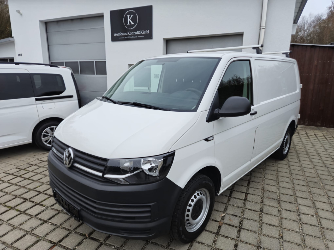 VOLKSWAGEN T6 Transporter Kasten-Kombi Standheizung - Цельнометаллический фургон: фото 1 VOLKSWAGEN T6 Transporter Kasten-Kombi Standheizung - Цельнометаллический фургон: фото 1