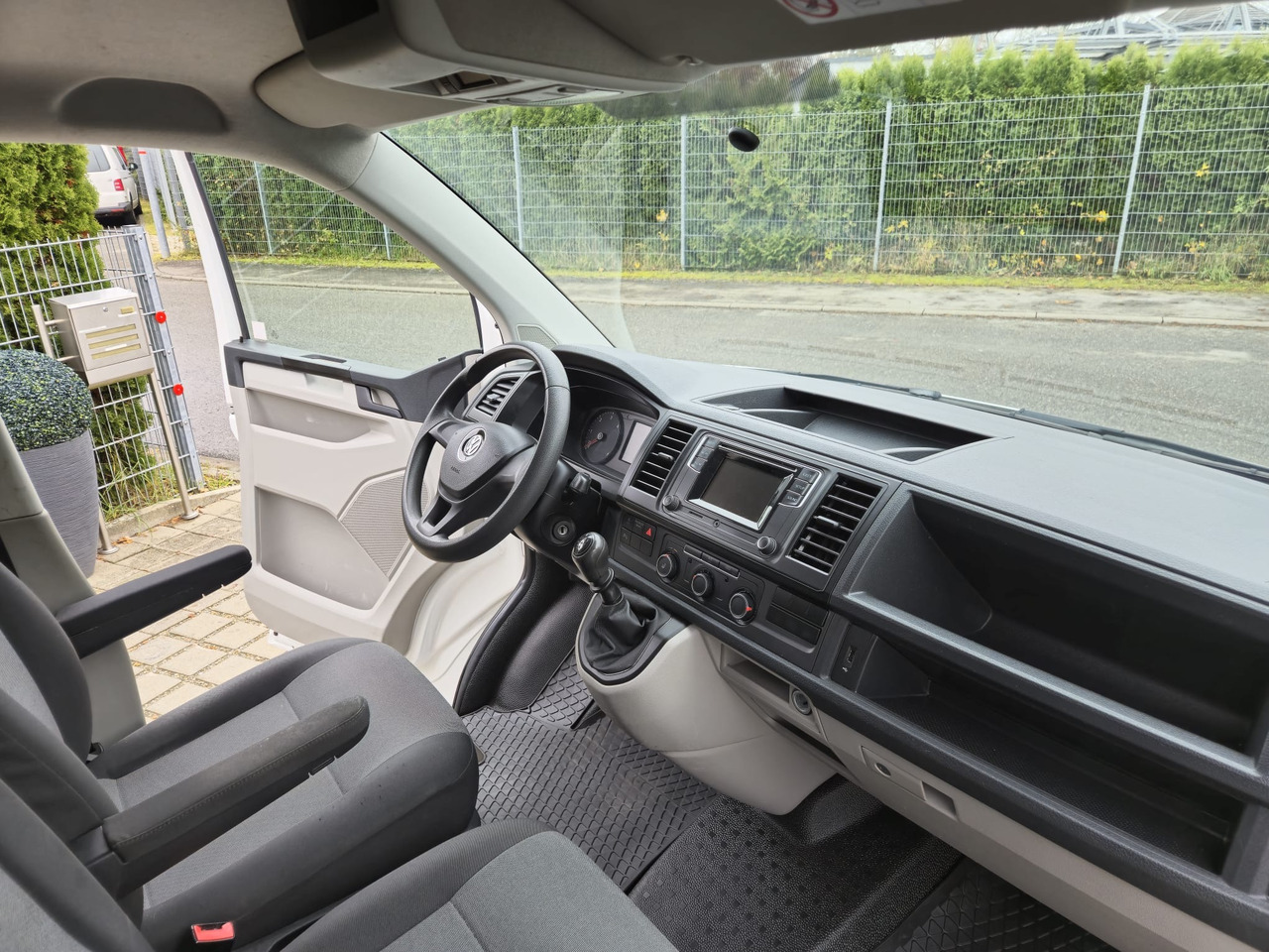 VOLKSWAGEN T6 Transporter Klima/PDC/AHK/Standheiz. - Цельнометаллический фургон: фото 2 VOLKSWAGEN T6 Transporter Klima/PDC/AHK/Standheiz. - Цельнометаллический фургон: фото 2