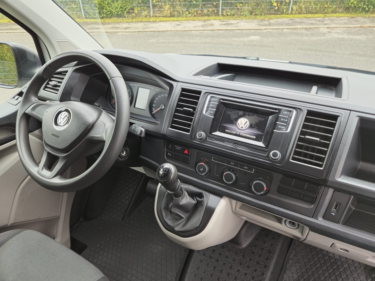 VOLKSWAGEN T6 Transporter Klima/PDC/AHK/Standheiz. - Цельнометаллический фургон: фото 3 VOLKSWAGEN T6 Transporter Klima/PDC/AHK/Standheiz. - Цельнометаллический фургон: фото 3