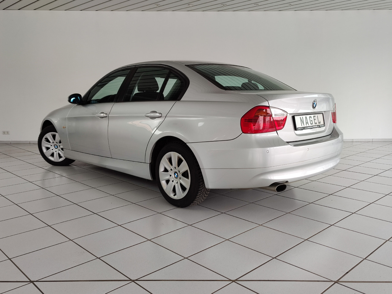 BMW 320i Audiosystem Professional, Automatik, PDC, Licht-Paket - Седан: фото 3 BMW 320i Audiosystem Professional, Automatik, PDC, Licht-Paket - Седан: фото 3