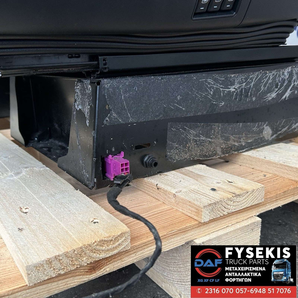 DAF DRIVER PASSENGER SEAT SET XF EXCLUSIVE Ε6 - Сиденье для Грузовиков: фото 4 DAF DRIVER PASSENGER SEAT SET XF EXCLUSIVE Ε6 - Сиденье для Грузовиков: фото 4