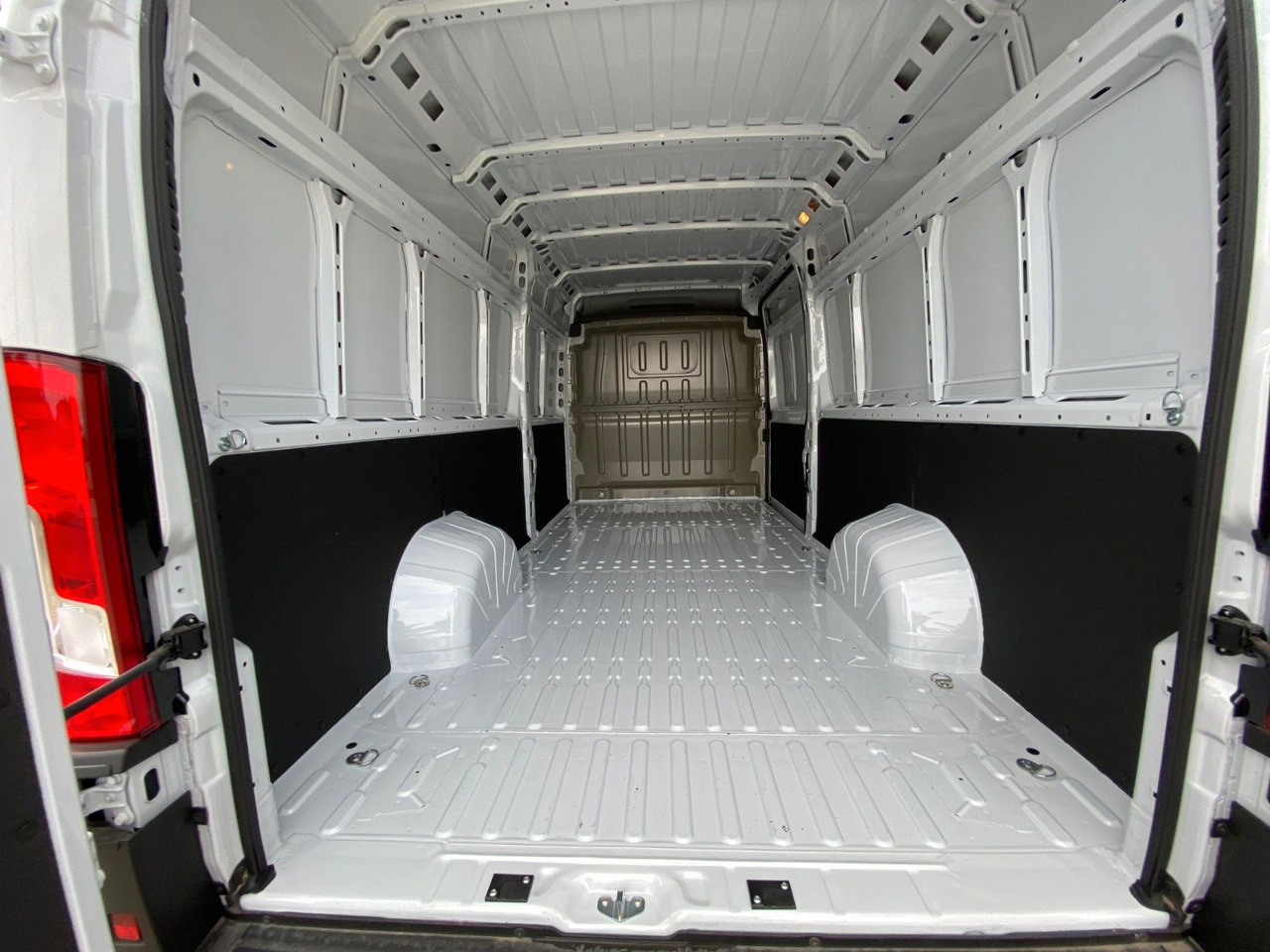 Цельнометаллический фургон Citroën Jumper Kasten Hochraum 35 L4H2 Heavy BlueHDi 180: фото 11