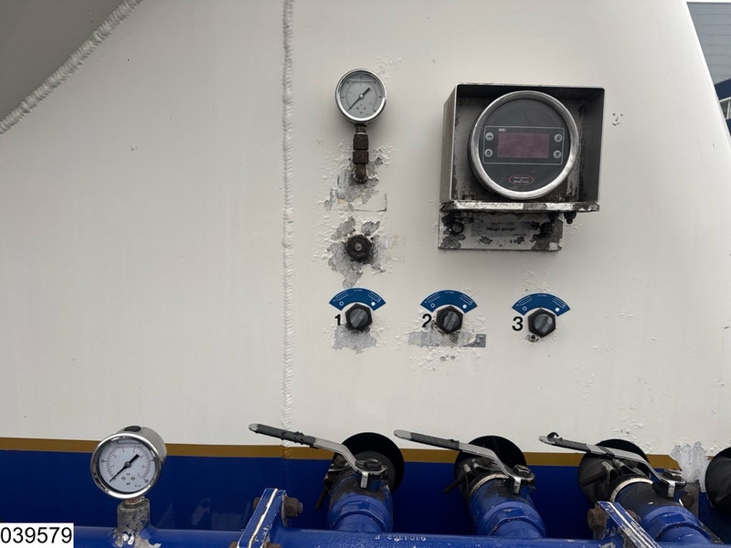 Полуприцеп-цистерна Feldbinder Silo 40.000 Liter, 3 Comp: фото 10 Полуприцеп-цистерна Feldbinder Silo 40.000 Liter, 3 Comp: фото 10