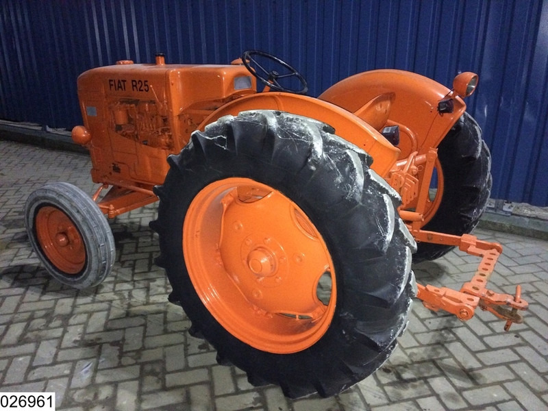 Fiat R25 2WD - Трактор: фото 3 Fiat R25 2WD - Трактор: фото 3