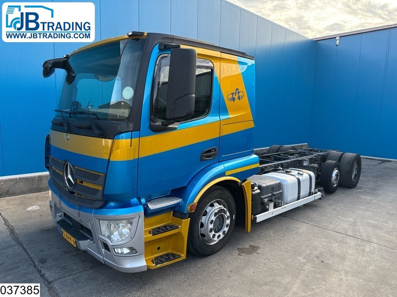 Mercedes-Benz Actros 2443 6x2, EURO 6, PTO, Standairco - Грузовик-шасси: фото 1 Mercedes-Benz Actros 2443 6x2, EURO 6, PTO, Standairco - Грузовик-шасси: фото 1