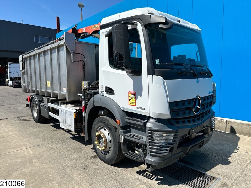 Mercedes-Benz Arocs 1833 EURO 6, Kipper, Palfinger - Самосвал, Автоманипулятор: фото 3 Mercedes-Benz Arocs 1833 EURO 6, Kipper, Palfinger - Самосвал, Автоманипулятор: фото 3