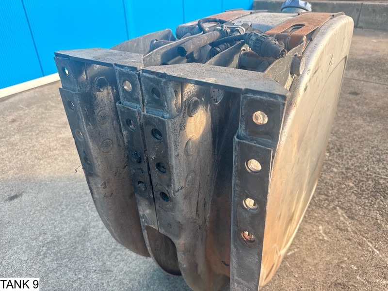 Топливный бак Universeel AdBlue Tank: фото 8