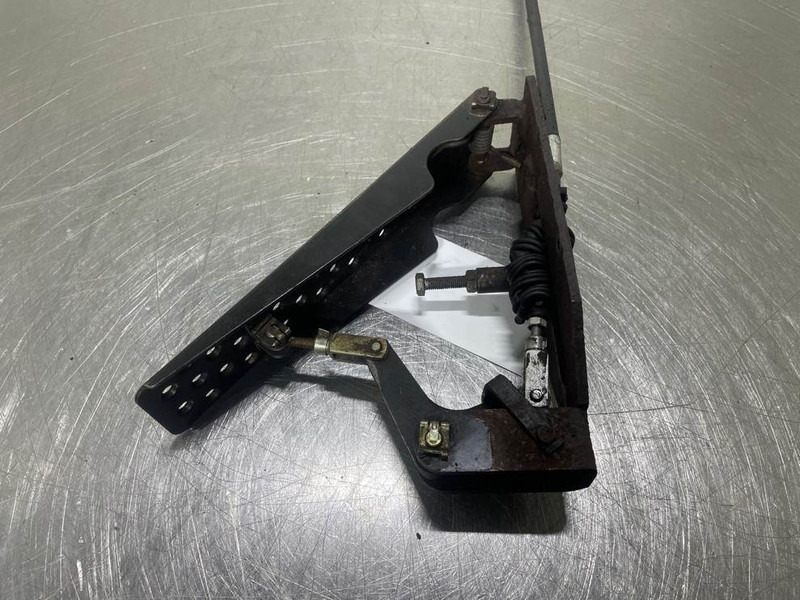 Ahlmann AZ6-4104384A-Gas pedal - Кабина и интерьер для Строительной техники: фото 4 Ahlmann AZ6-4104384A-Gas pedal - Кабина и интерьер для Строительной техники: фото 4
