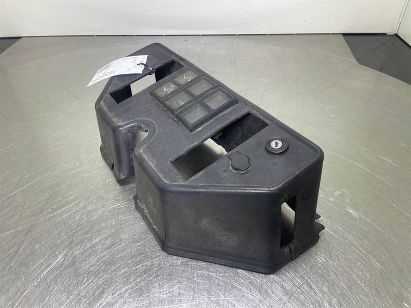 Ahlmann AZ6 - Dashboard/Console/Konsole - Кабина и интерьер для Строительной техники: фото 2 Ahlmann AZ6 - Dashboard/Console/Konsole - Кабина и интерьер для Строительной техники: фото 2