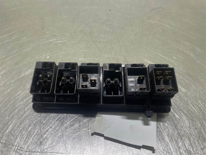 Ahlmann AZ6 - Switch/Schalter/Schakelaars - Электрическая система для Строительной техники: фото 4 Ahlmann AZ6 - Switch/Schalter/Schakelaars - Электрическая система для Строительной техники: фото 4