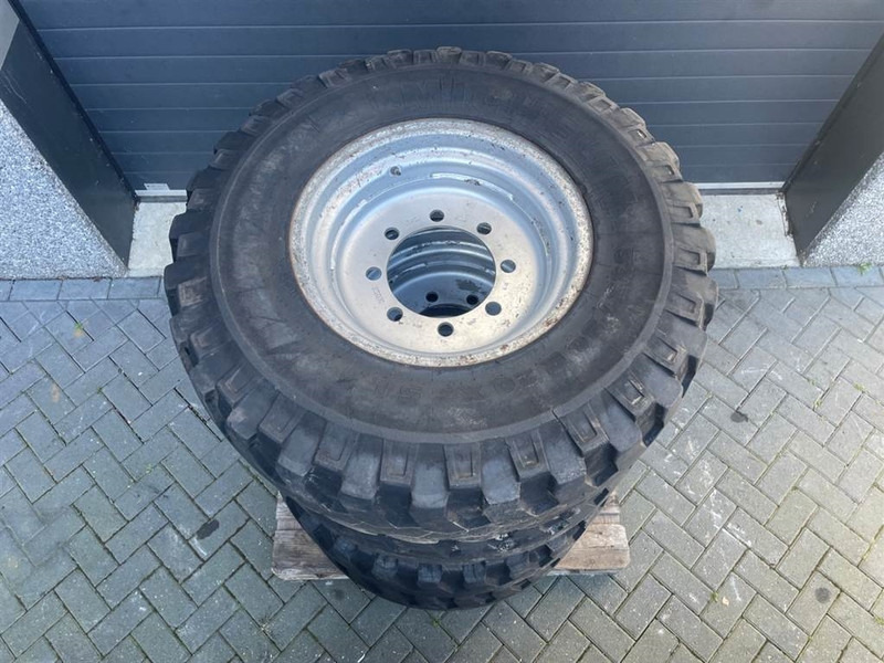 Atlas AR65-Michelin 335/80R20 (12.5R20)-Tire/Reifen/Band - Шины и диски для Строительной техники: фото 5 Atlas AR65-Michelin 335/80R20 (12.5R20)-Tire/Reifen/Band - Шины и диски для Строительной техники: фото 5