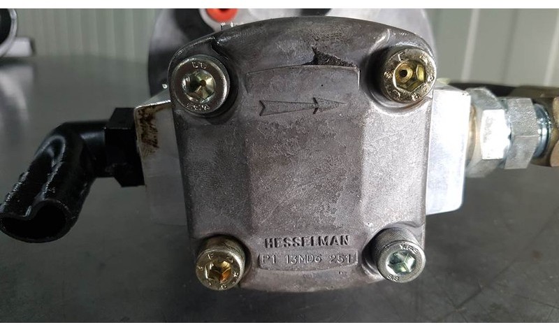 Hesselman 24MC42-3WA - Emergency steering unit - Гидравлика: фото 4 Hesselman 24MC42-3WA - Emergency steering unit - Гидравлика: фото 4