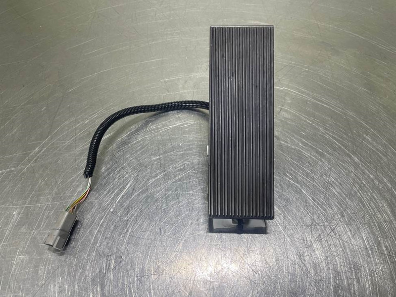 Mecalac 12MTX-5270656-Gas pedal - Кабина и интерьер для Строительной техники: фото 3 Mecalac 12MTX-5270656-Gas pedal - Кабина и интерьер для Строительной техники: фото 3