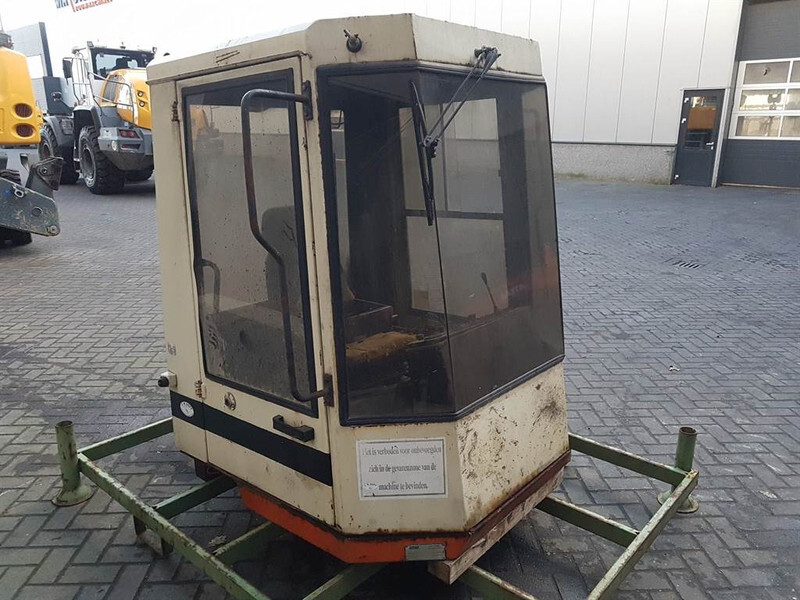 Schaeff SKL832-6336105100-Cabin/Kabine/Cabine - Кабина и интерьер для Строительной техники: фото 1 Schaeff SKL832-6336105100-Cabin/Kabine/Cabine - Кабина и интерьер для Строительной техники: фото 1