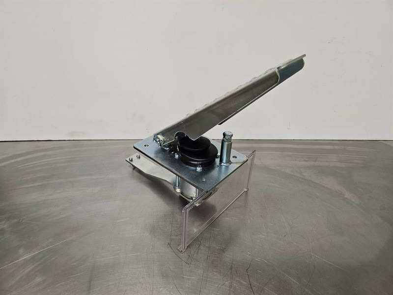 Terex TL/SKL/SKS-5692657905-Gas pedal - Кабина и интерьер для Строительной техники: фото 5 Terex TL/SKL/SKS-5692657905-Gas pedal - Кабина и интерьер для Строительной техники: фото 5