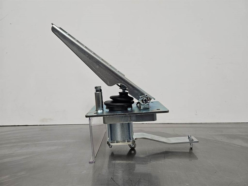 Terex TL/SKL/SKS-5692657905-Gas pedal - Кабина и интерьер для Строительной техники: фото 2 Terex TL/SKL/SKS-5692657905-Gas pedal - Кабина и интерьер для Строительной техники: фото 2