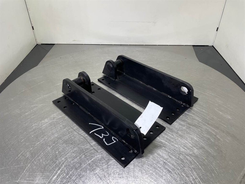 Terex TL/SKL/SKS - Adapter plate/Adapterplatte/Aanlasoor - Сцепное устройство для Строительной техники: фото 2 Terex TL/SKL/SKS - Adapter plate/Adapterplatte/Aanlasoor - Сцепное устройство для Строительной техники: фото 2