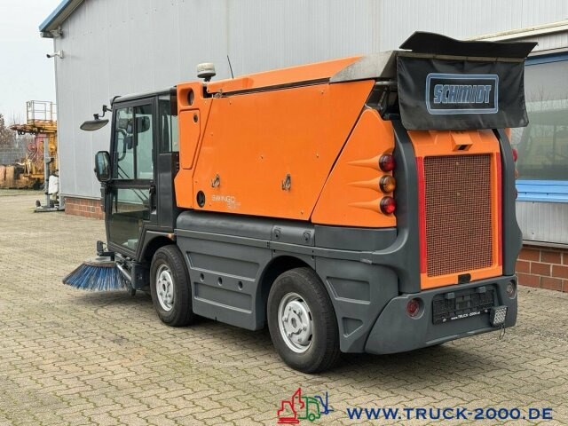 Schmidt Swingo Compact 200 4 Radlenkung Kehren + Sprühen - Подметально-уборочная машина: фото 4 Schmidt Swingo Compact 200 4 Radlenkung Kehren + Sprühen - Подметально-уборочная машина: фото 4