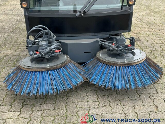 Schmidt Swingo Compact 200 4 Radlenkung Kehren + Sprühen - Подметально-уборочная машина: фото 5 Schmidt Swingo Compact 200 4 Radlenkung Kehren + Sprühen - Подметально-уборочная машина: фото 5