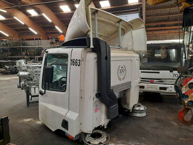 DAF CF75 DAYCAB - Кабина и интерьер для Грузовиков: фото 3 DAF CF75 DAYCAB - Кабина и интерьер для Грузовиков: фото 3