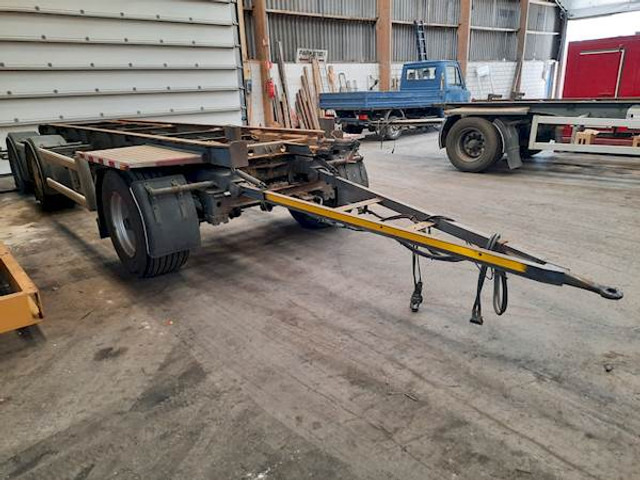 Floor FLA-3-101 - Полуприцеп-контейнеровоз/ Сменный кузов: фото 2 Floor FLA-3-101 - Полуприцеп-контейнеровоз/ Сменный кузов: фото 2