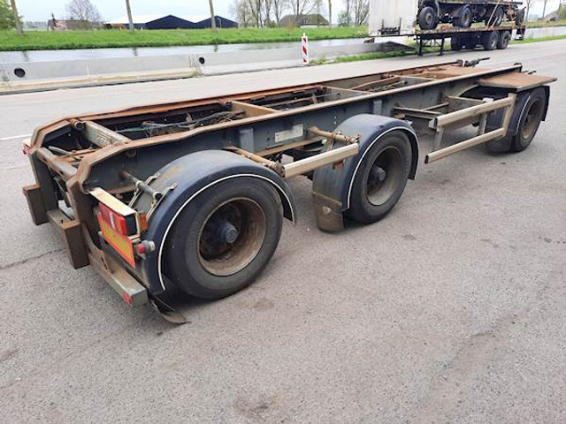 Floor FLA-3-101 - Полуприцеп-контейнеровоз/ Сменный кузов: фото 3 Floor FLA-3-101 - Полуприцеп-контейнеровоз/ Сменный кузов: фото 3