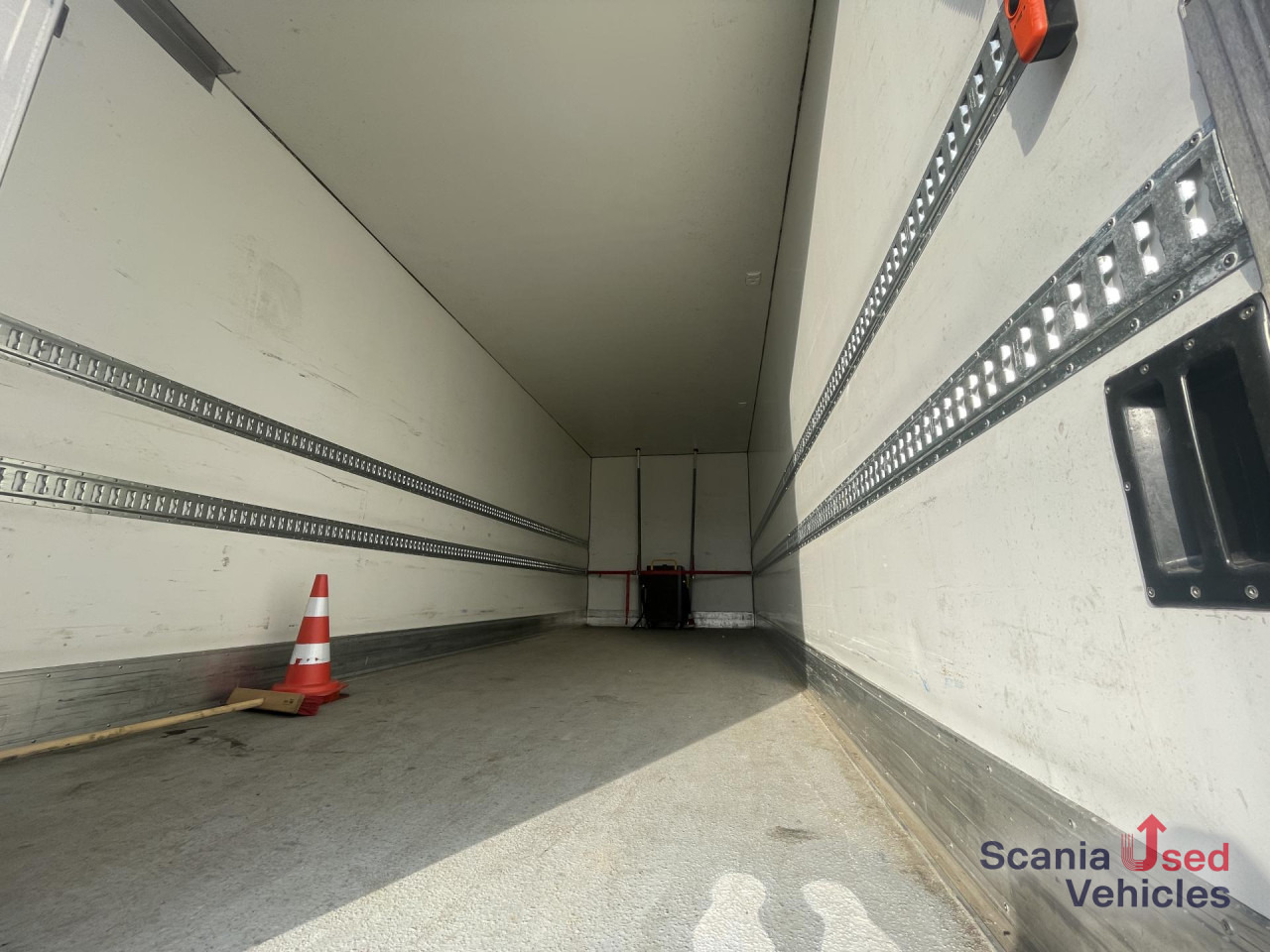 SCANIA 25P BEV B4x2NA ELECTRIC TAIL LIFT 2.5T 760X250X264 - Грузовик с закрытым кузовом, Электрогрузовик: фото 2 SCANIA 25P BEV B4x2NA ELECTRIC TAIL LIFT 2.5T 760X250X264 - Грузовик с закрытым кузовом, Электрогрузовик: фото 2