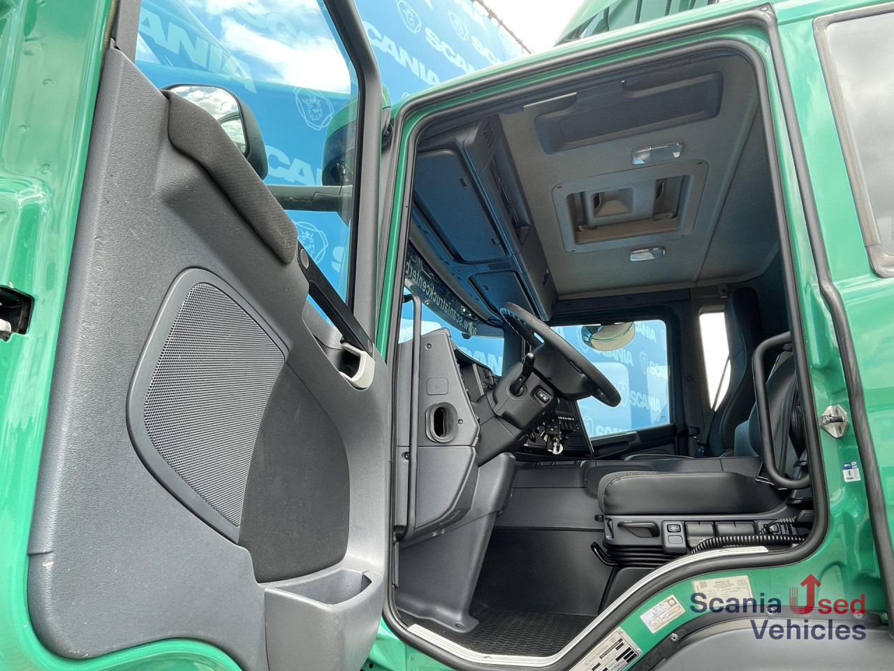 SCANIA P 320 DB6x2*4MNB RETARDER FULL AIR 8T TAIL LIFT AC - Грузовик с закрытым кузовом: фото 4 SCANIA P 320 DB6x2*4MNB RETARDER FULL AIR 8T TAIL LIFT AC - Грузовик с закрытым кузовом: фото 4