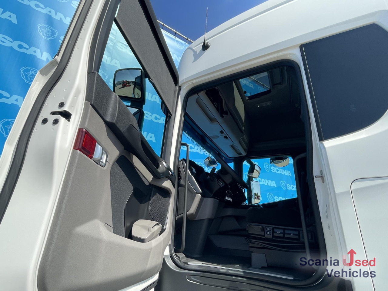 SCANIA R 450 A4x2NA DIFF-L RETARDER ACC 2X TANK - Тягач: фото 3 SCANIA R 450 A4x2NA DIFF-L RETARDER ACC 2X TANK - Тягач: фото 3