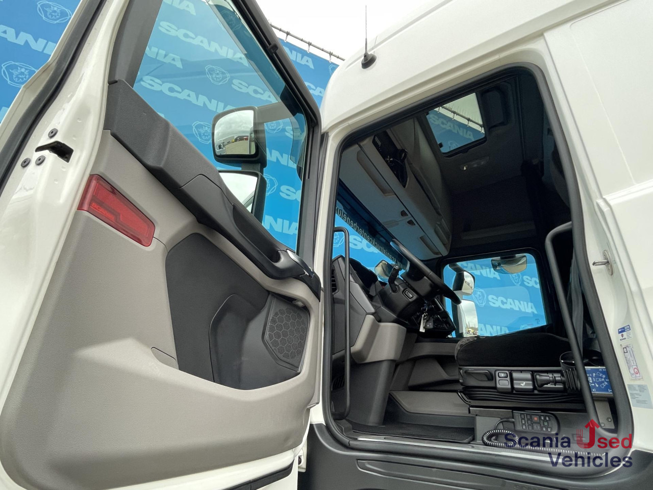 SCANIA R 450 A4x2NB DIFF-L RETARDER FULL AIR 8T HYDRO - Тягач: фото 3 SCANIA R 450 A4x2NB DIFF-L RETARDER FULL AIR 8T HYDRO - Тягач: фото 3