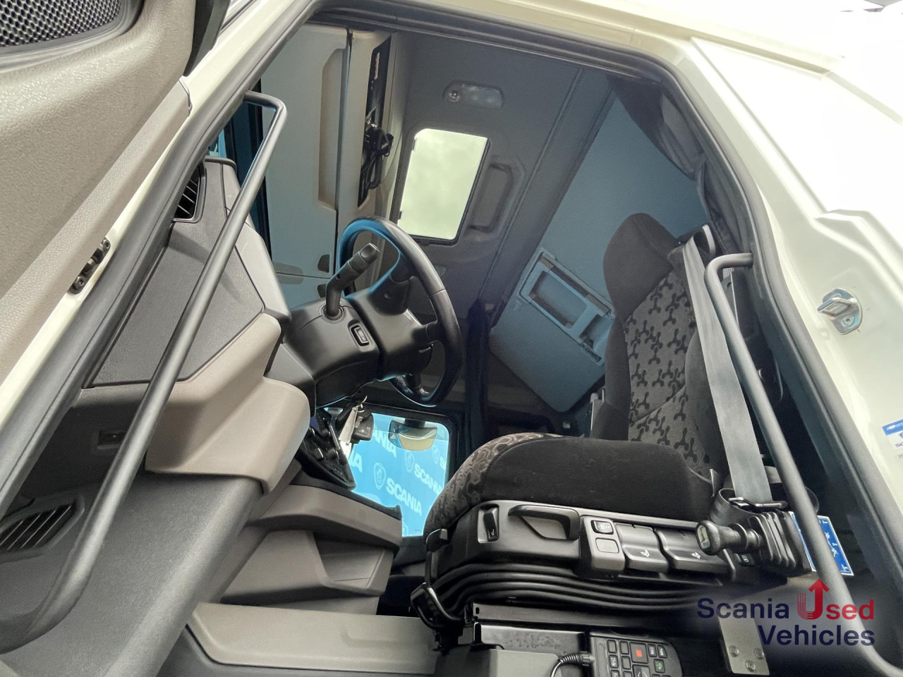 SCANIA R 450 A4x2NB DIFF-L RETARDER FULL AIR 8T HYDRO - Тягач: фото 4 SCANIA R 450 A4x2NB DIFF-L RETARDER FULL AIR 8T HYDRO - Тягач: фото 4