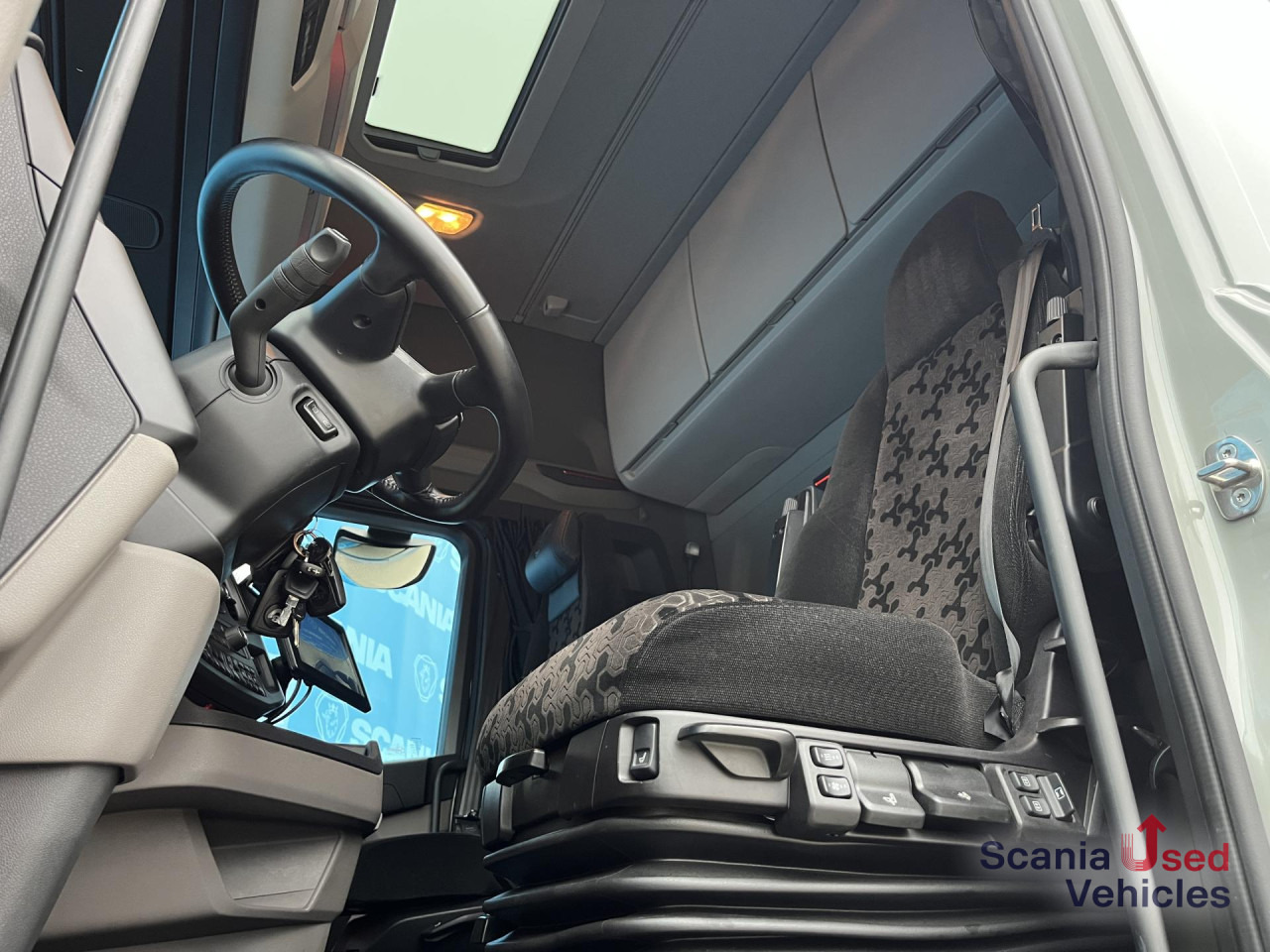 SCANIA S 590 A4x2NB V8 RETARDER DIFF-L FULL AIR 8T P-AIRC - Тягач: фото 2 SCANIA S 590 A4x2NB V8 RETARDER DIFF-L FULL AIR 8T P-AIRC - Тягач: фото 2