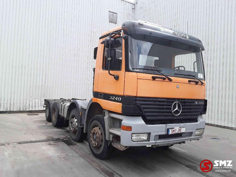 Mercedes-Benz Actros 3240 - Грузовик-шасси: фото 1 Mercedes-Benz Actros 3240 - Грузовик-шасси: фото 1