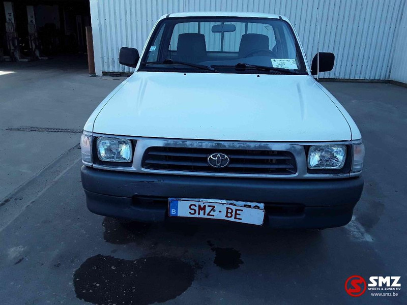 Toyota Hilux - Легковой автомобиль: фото 2 Toyota Hilux - Легковой автомобиль: фото 2