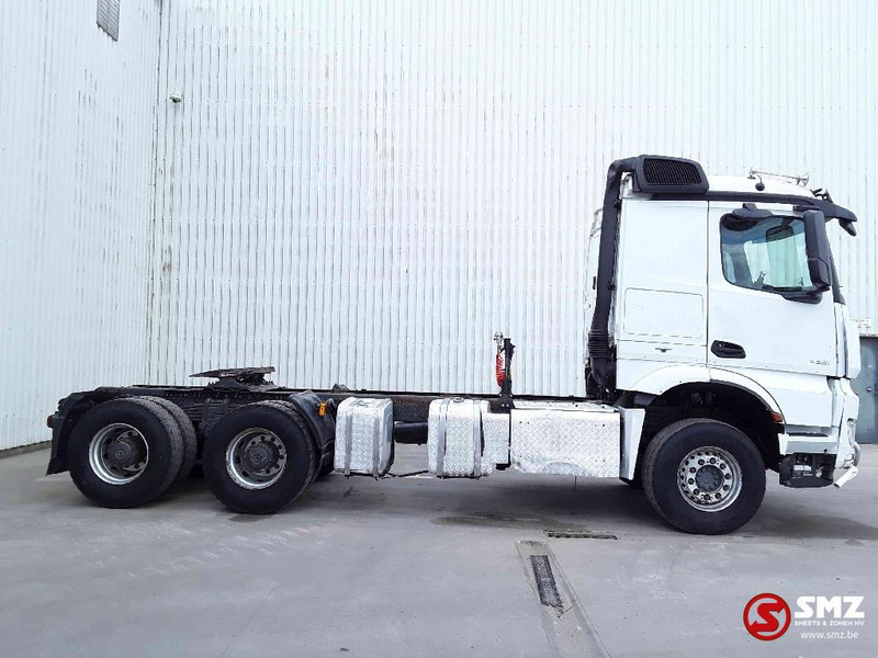 Mercedes-Benz Arocs 3351 lames steel - Тягач: фото 4 Mercedes-Benz Arocs 3351 lames steel - Тягач: фото 4