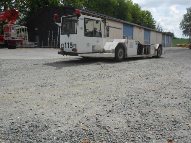 MAN AM110 Flugzeugschlepper MAN AM110 Flugzeugschlepper - Аэродромный тягач: фото 1 MAN AM110 Flugzeugschlepper MAN AM110 Flugzeugschlepper - Аэродромный тягач: фото 1