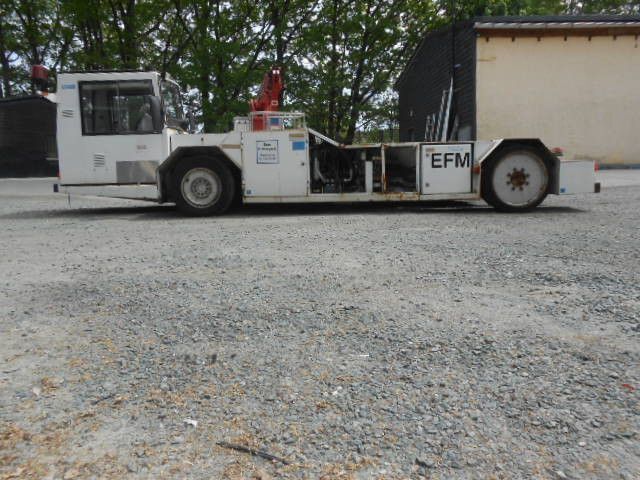 MAN AM110 Flugzeugschlepper MAN AM110 Flugzeugschlepper - Аэродромный тягач: фото 5 MAN AM110 Flugzeugschlepper MAN AM110 Flugzeugschlepper - Аэродромный тягач: фото 5