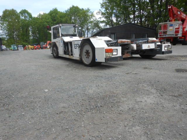 MAN AM110 Flugzeugschlepper MAN AM110 Flugzeugschlepper - Аэродромный тягач: фото 4 MAN AM110 Flugzeugschlepper MAN AM110 Flugzeugschlepper - Аэродромный тягач: фото 4