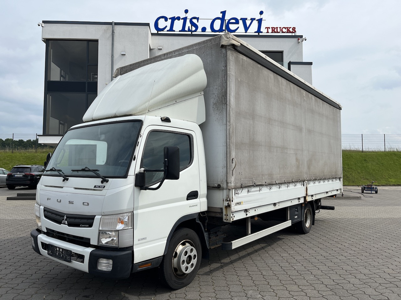 FUSO Canter 7C18 4x2 Ladebordwand Getriebeschaden - Тентованный фургон: фото 1 FUSO Canter 7C18 4x2 Ladebordwand Getriebeschaden - Тентованный фургон: фото 1