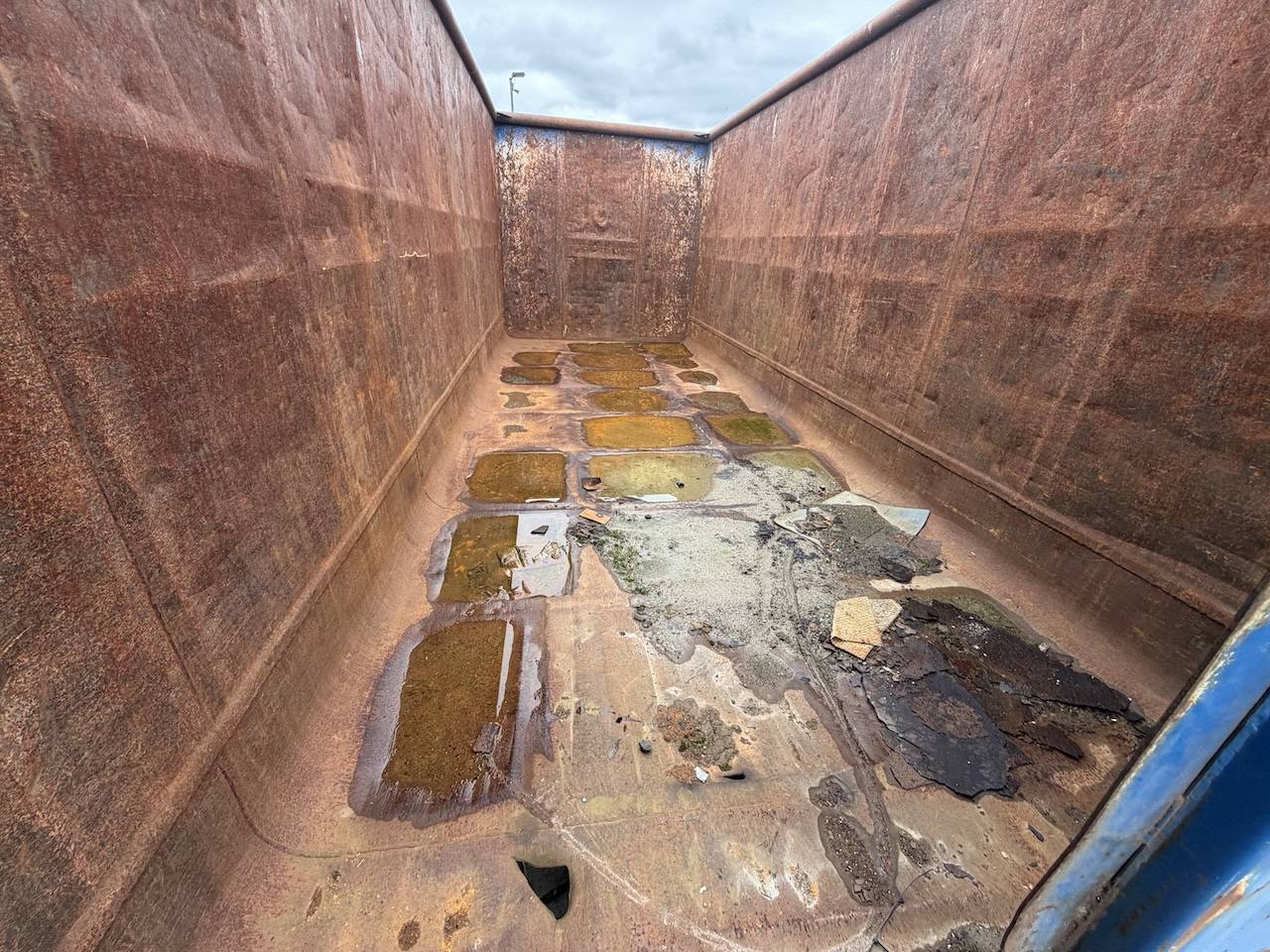 Mercedes-Benz Abrollcontainer Abrollmulde 37 cbm - Грузовик: фото 4 Mercedes-Benz Abrollcontainer Abrollmulde 37 cbm - Грузовик: фото 4