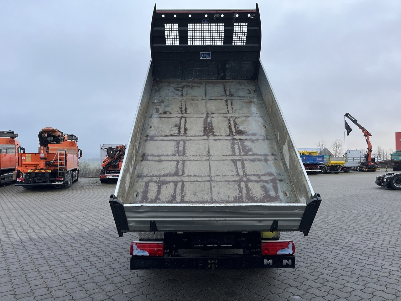 MAN TGE 3.180 4x2 Zwillingsbereift - Малотоннажный самосвал: фото 3 MAN TGE 3.180 4x2 Zwillingsbereift - Малотоннажный самосвал: фото 3